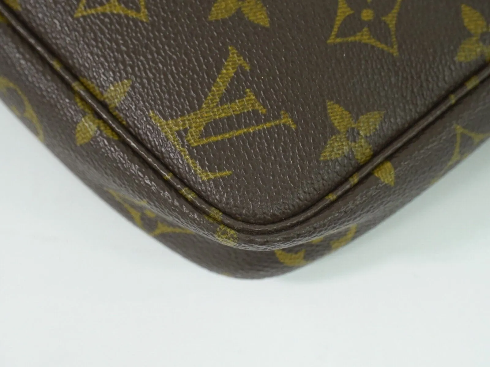 Louis Vuitton Pochette accessoires