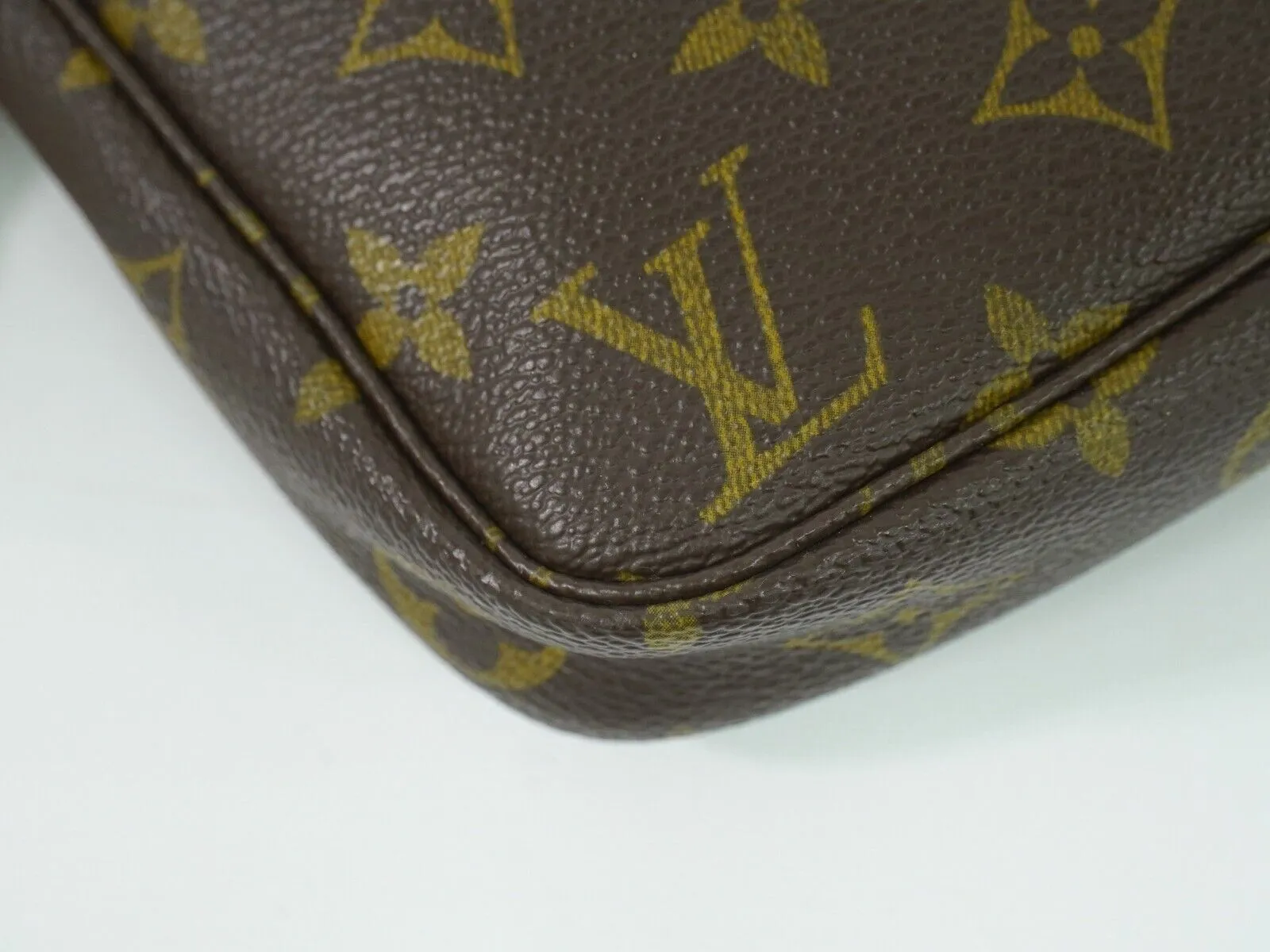 Louis Vuitton Pochette accessoires