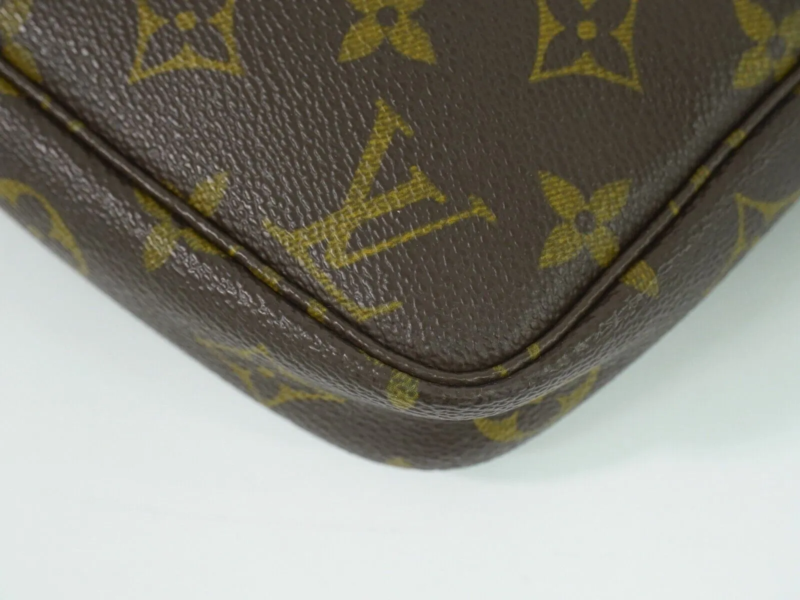 Louis Vuitton Pochette accessoires