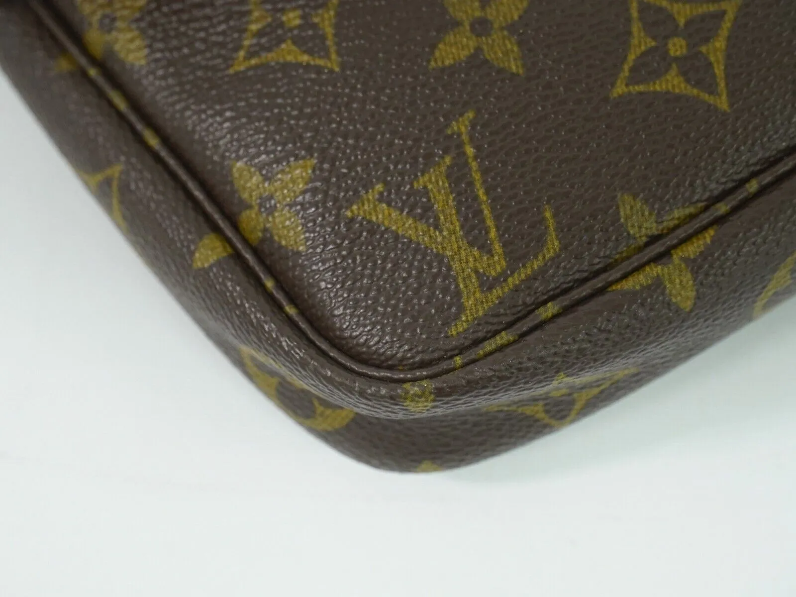 Louis Vuitton Pochette accessoires