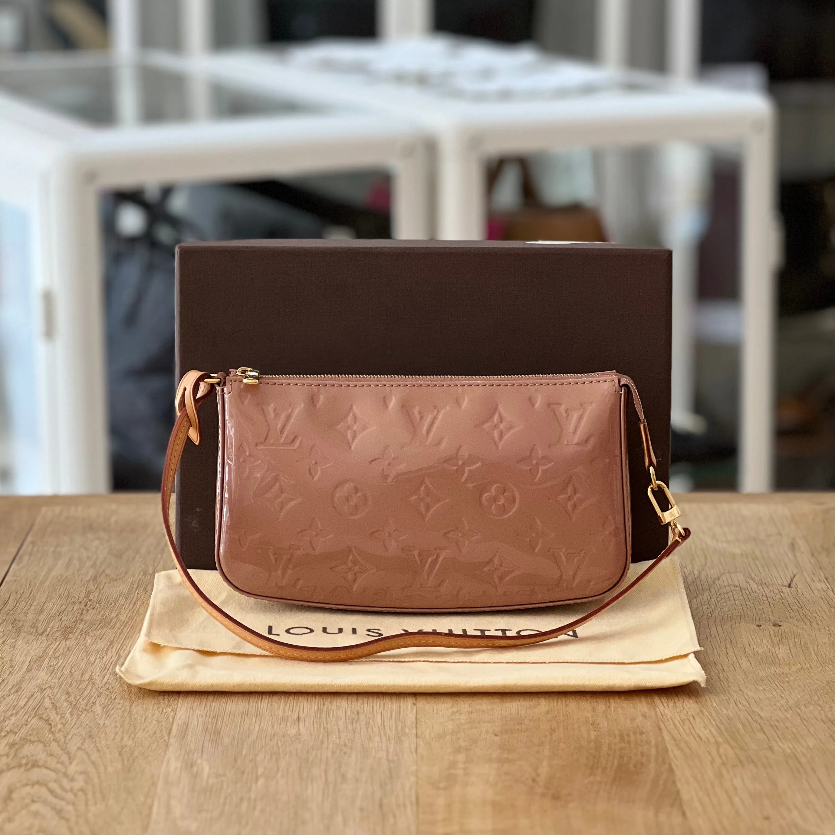 Louis Vuitton Vernis Pochette Accessoires